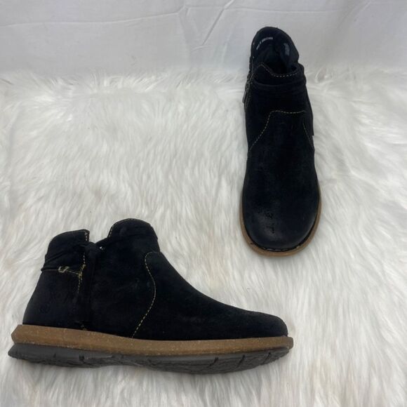 Born Wynter NWOT Black Suede Winter Comfort Booties Sz 10 - Picture 2 of 8